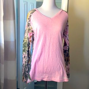 Cabelas pink‎ Camo top